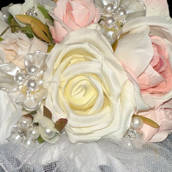 Bride Wedding Bridal Flowers Floral Bouquet Rose Pearls Rhinestone Brooch NEW - Picture 5 of 15